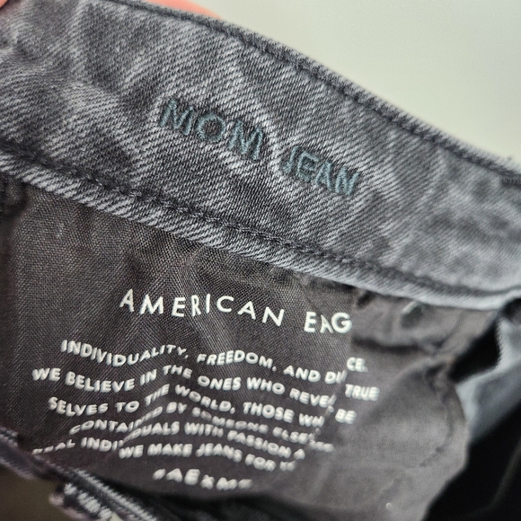 American Eagle Outfitters Vintage Black Wash Mom High Rise Jeans Size 6R - Picture 13 of 13